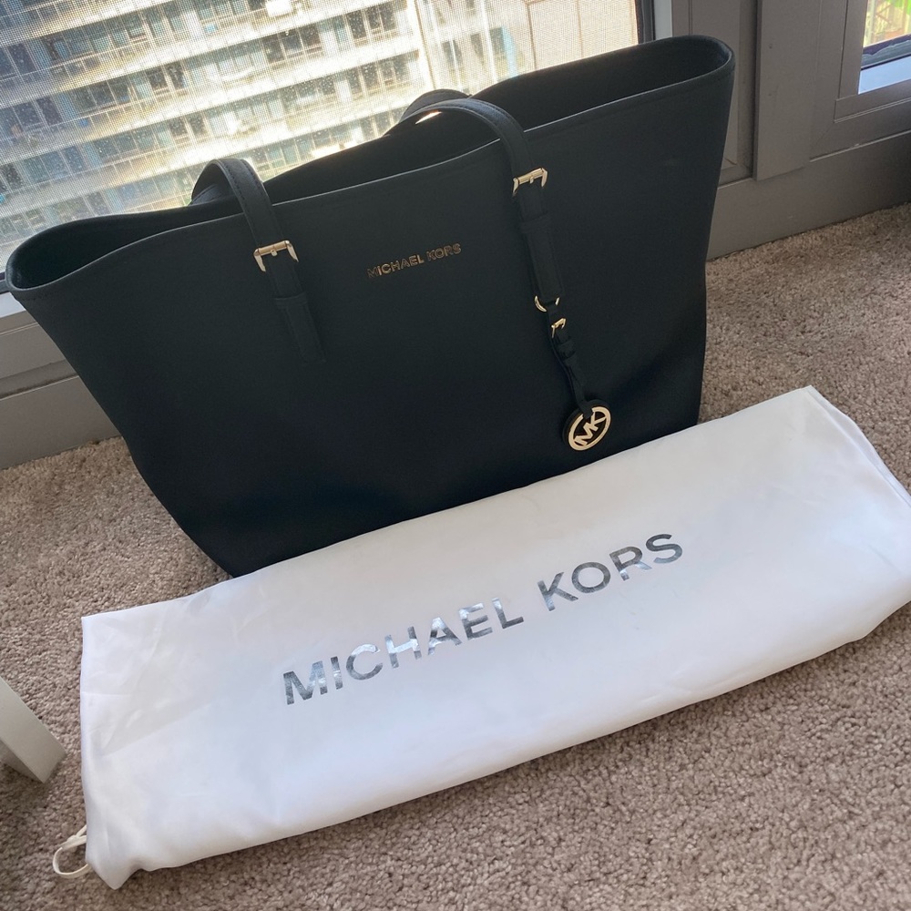 Michael Kors Medium Jet Set Tote